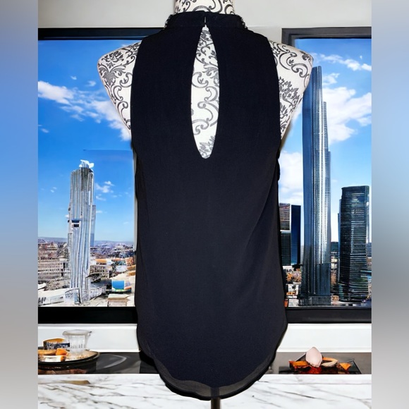 LE CHATEAU Women’s Rhinestone Collar Sleeveless Blouse- XSmall - Picture 2 of 8